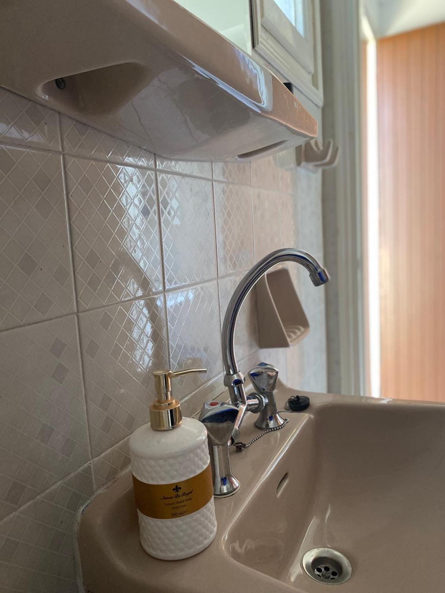 Navy Apartment With Mountain View &Private Parking Vátos 외부 사진