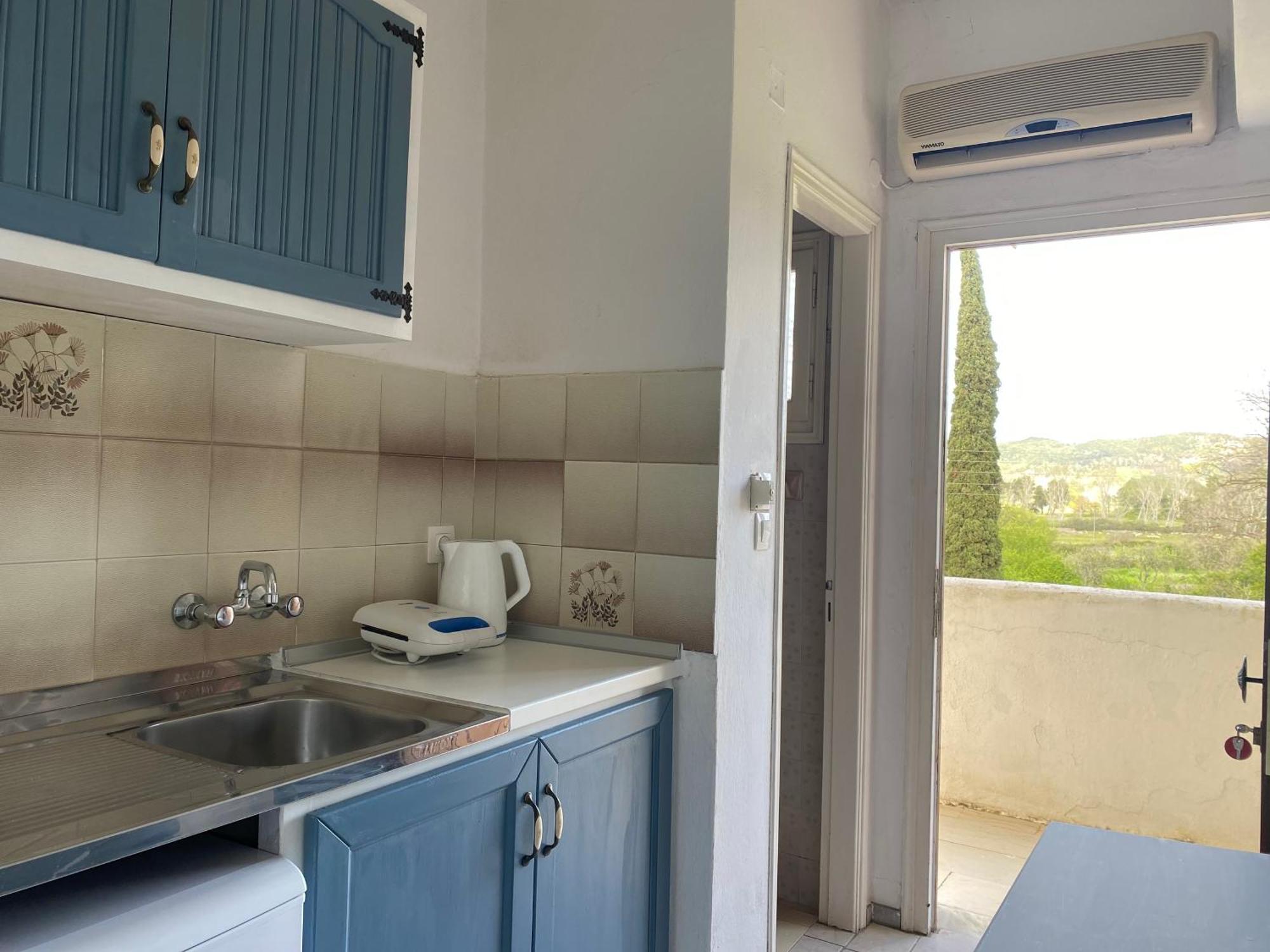 Navy Apartment With Mountain View &Private Parking Vátos 외부 사진