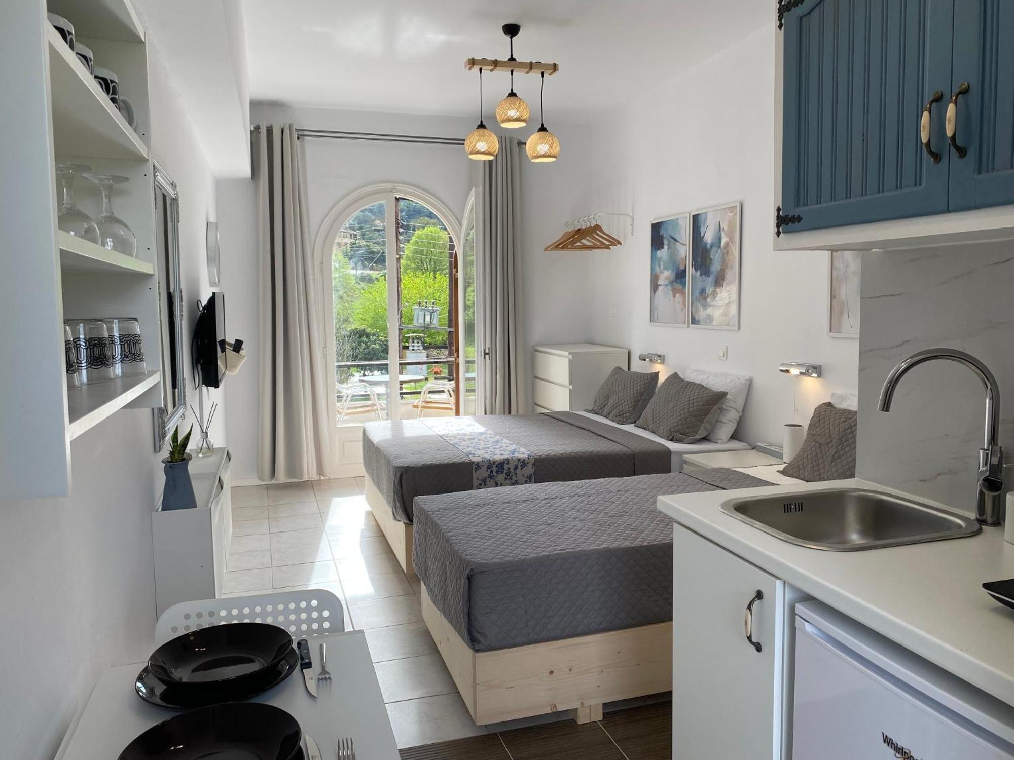 Navy Apartment With Mountain View &Private Parking Vátos 외부 사진