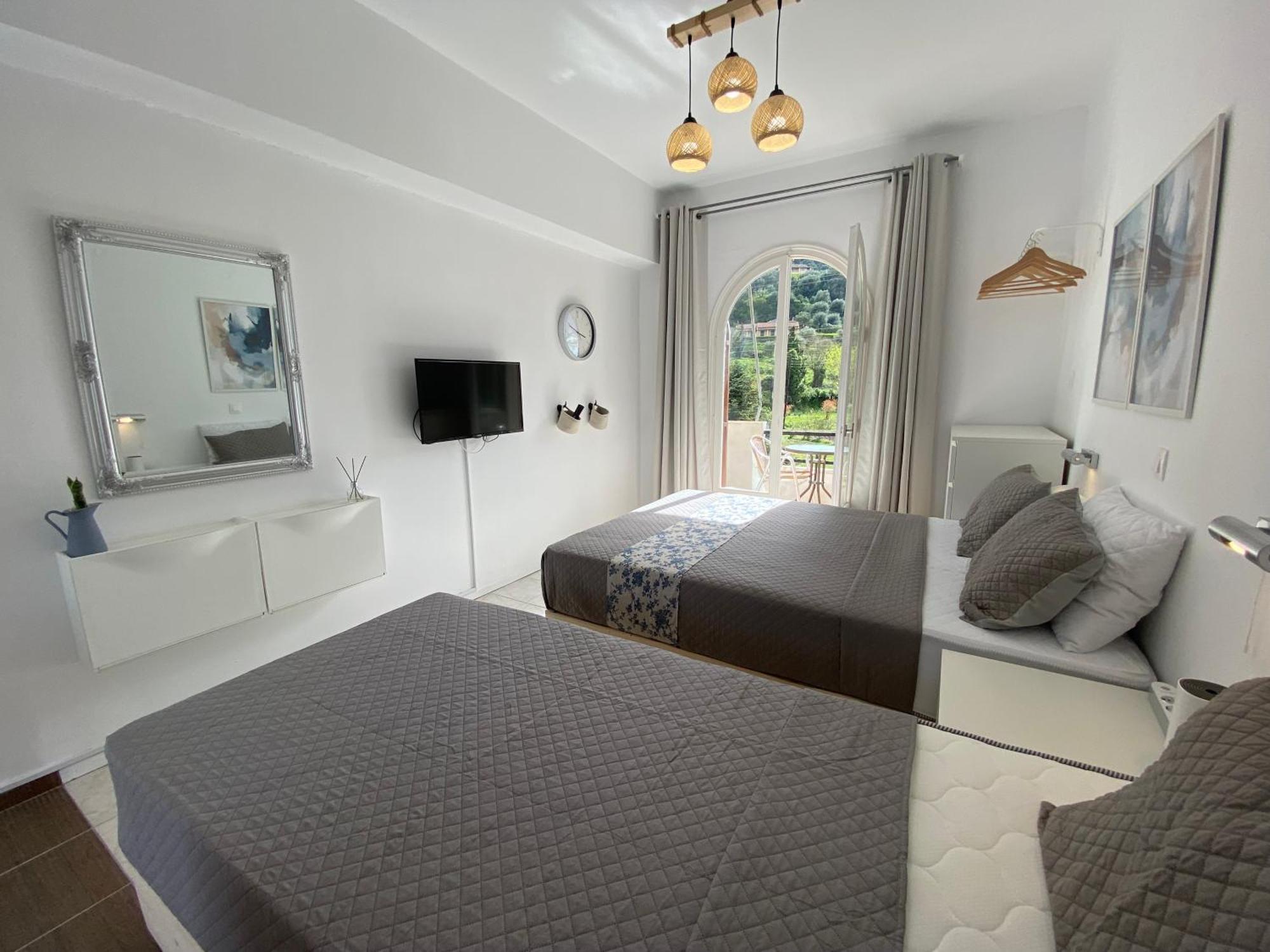 Navy Apartment With Mountain View &Private Parking Vátos 외부 사진